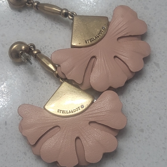 Stella & Dot earrings - Picture 6 of 9